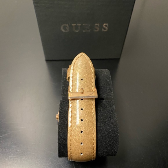 Ladies GUESS watch ( new) - Picture 5 of 5